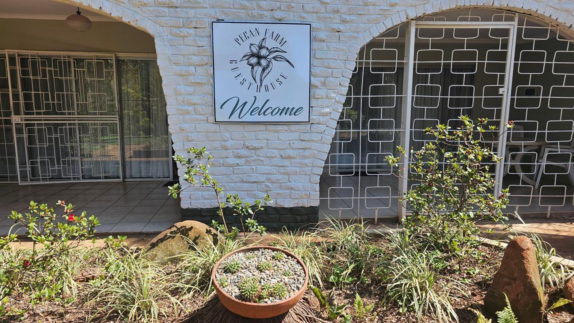 Pecan Farm Guesthouse Louis Trichardt Exterior foto